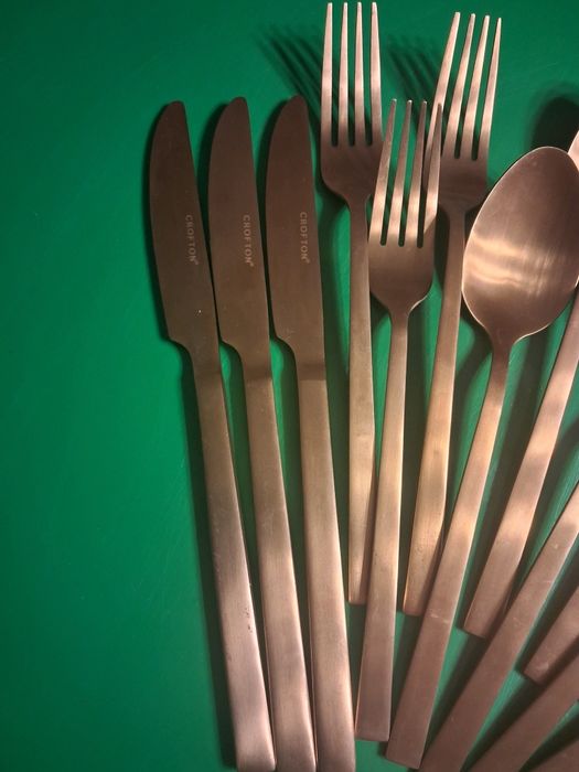 Sztućce Crofton, Złoty