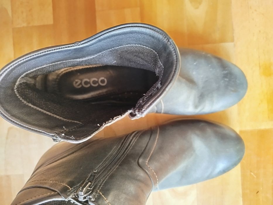 Buty botki damskie na koturnie  firmy Ecco