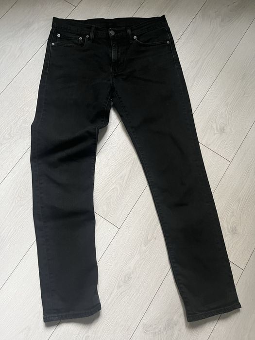 Джинси Levis , Uniqlo.