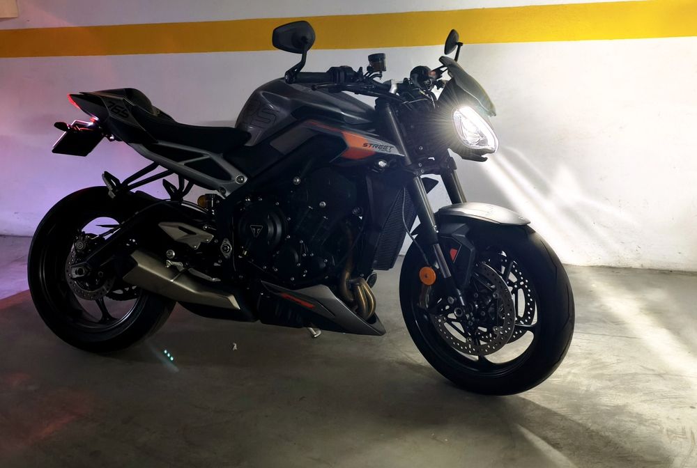 Triumph Street Triple RS igual a nova