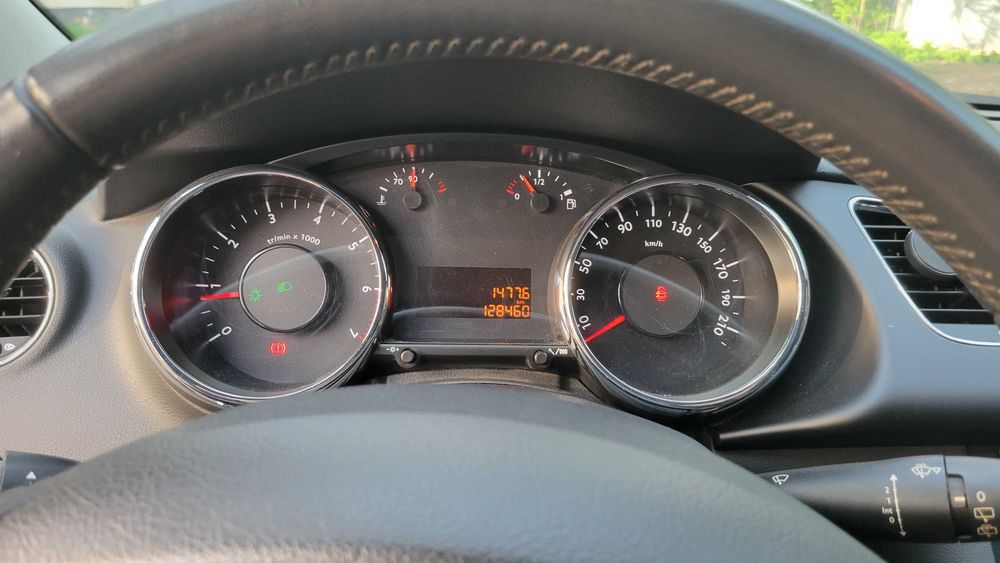 Продам Peugeot 3008 идеал Официальный