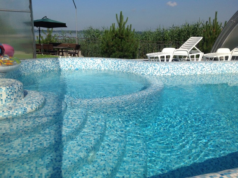 Оренда будинку на березі Дніпра з басейном.