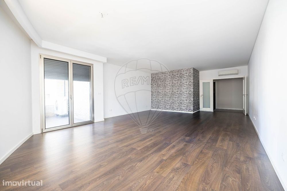 Apartamento T4 para arrendamento