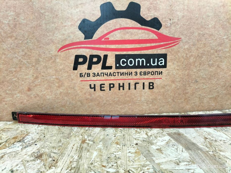 VW Tiguan II 20-23 Отражатель катафот заднего бампера центральный