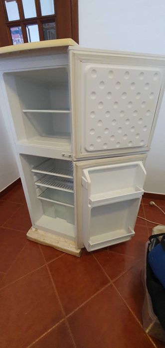 Frigorífico impecável para casa ou campismo