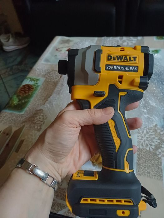 Sprzedam nowa mini kompaktowa  bezszczotkowa  zakrętarka udarowa