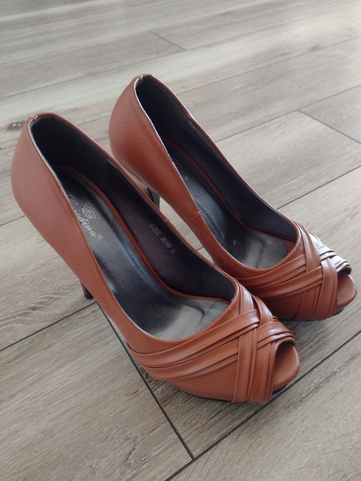 Buty damskie na wysokim obcasie