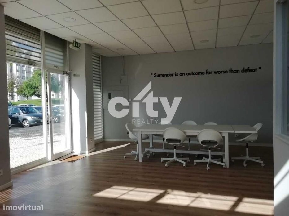 Loja na Rua Melvin Jones à Quinta dos Barros