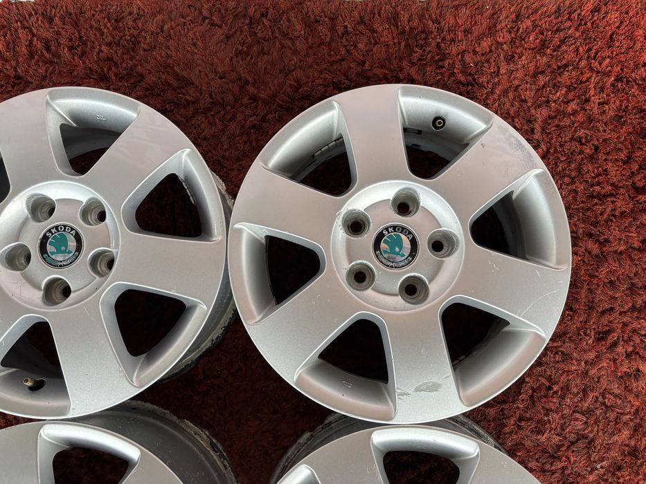 Original Skoda Octavia Volkswagen Golf Passat Seat R15 5x112