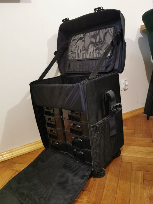 Walizka / kufer fryzjerski / kosmetyczny na kółkach