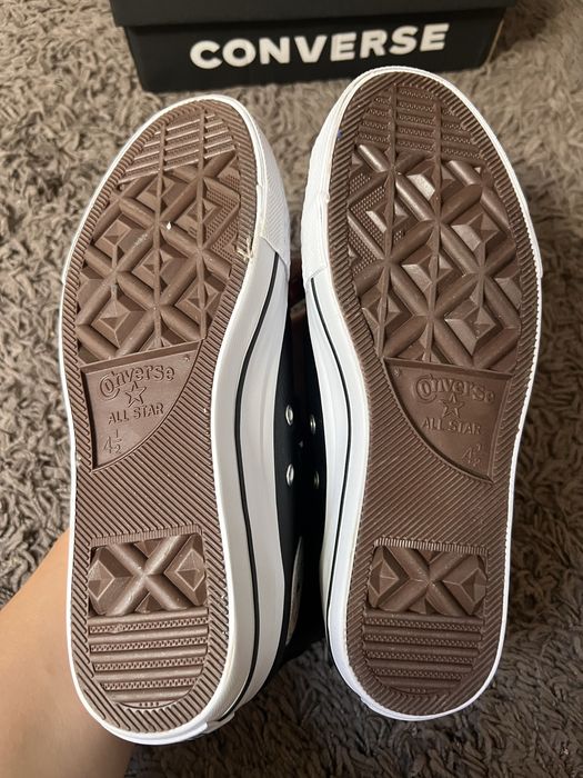 Converse Chuck Taylor pretas pele
