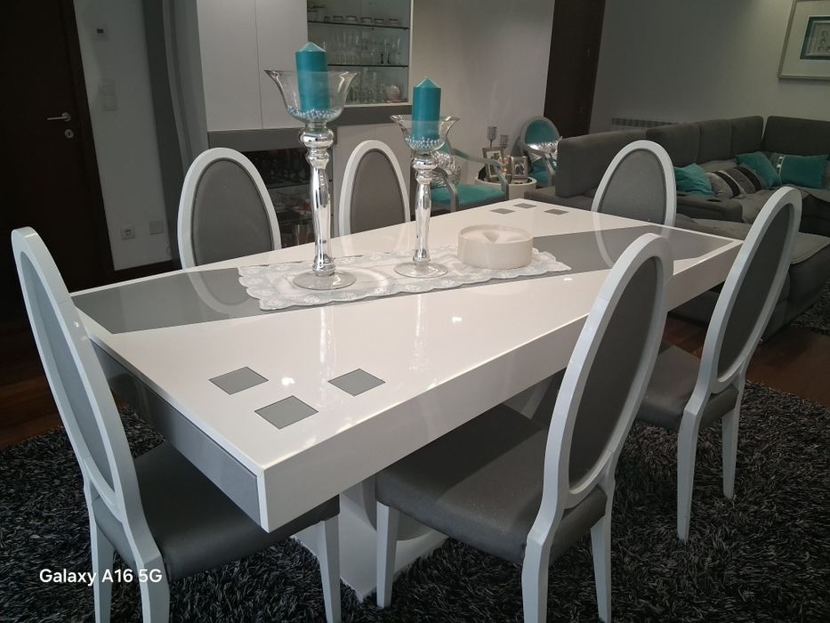 Mesa de jantar com 6 cadeiras