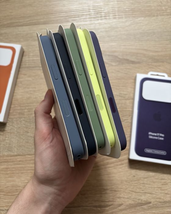Чохол Apple Silicone Case MagSafe з кнопкою + Animation iPhone 17 | Pro | Max
