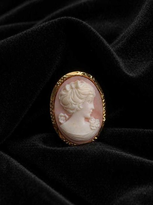Broche Vintage Camafeu – Perfil Feminino – Tom Dourado