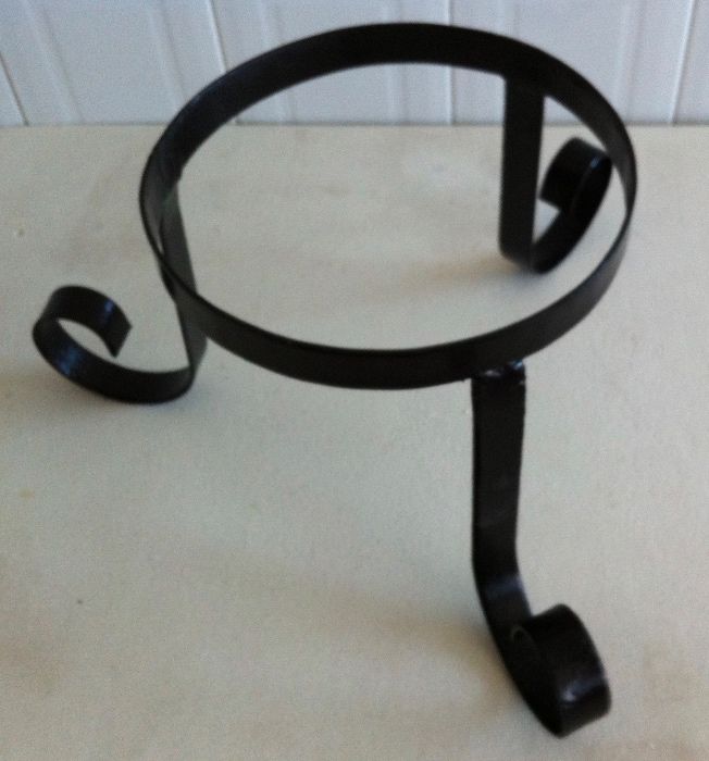 tripés antigos para potes ou vasos feitos a mão