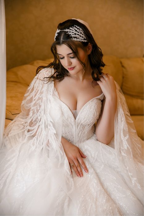 Весільна сукня.