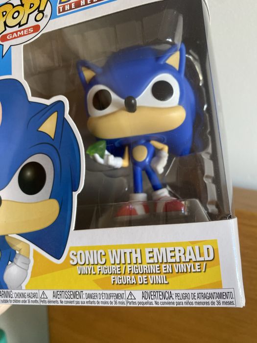 Funko Pop sonic the hedgehog with emerald 284 vinil figure