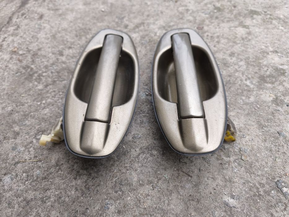 Продам задние ручки на hyundai santa fe 1