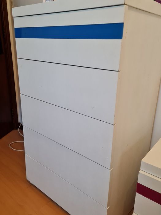 Conjunto de três móveis