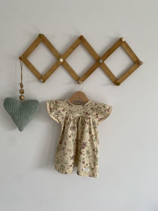 Sukienka newbie 68 pastelowa żółta kwiaty liście