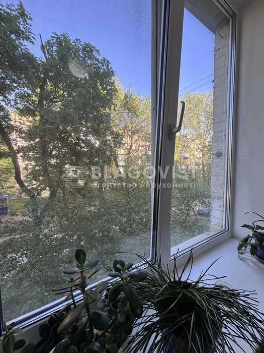 Продаж 2-к квартири по вулиці Джохара Дудаєва Солом'янський район.Держпрограми.
