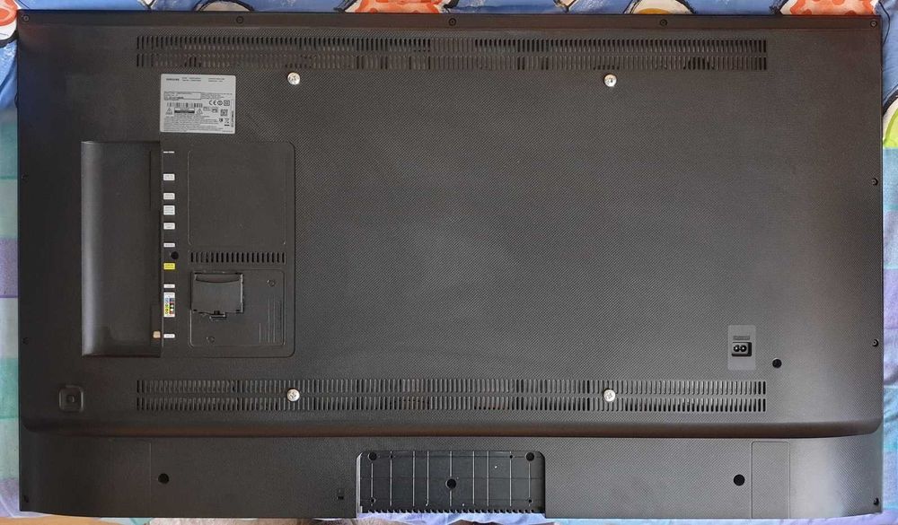 TV Samsung UE50KU6000W  4K  + pilot  bez podstawy