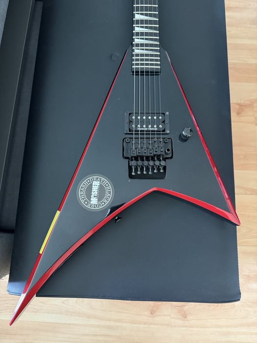 Jackson Pro RR24 com Seymour Duncan (SEM Case)
