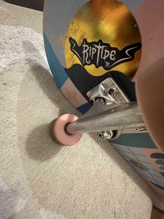 Skateboard deska deskorolka 8.25” + independent + dwa zestawy kół