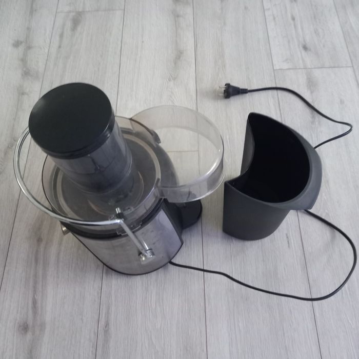 Sokowirówka CLATRONIC AE 3532.  1000W