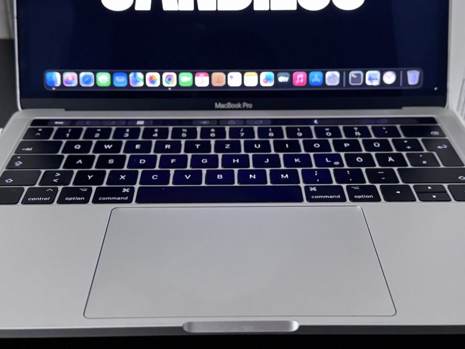 Mackbook pro 2017 touch bar 16gb