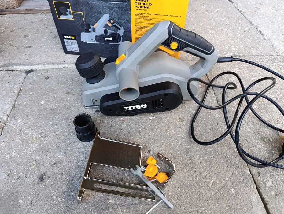 Strug Hebel Elektryczny 900W TitanTTB876PLN 82mm strugarka