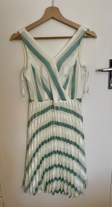 Vestido curto DorothyPerkins