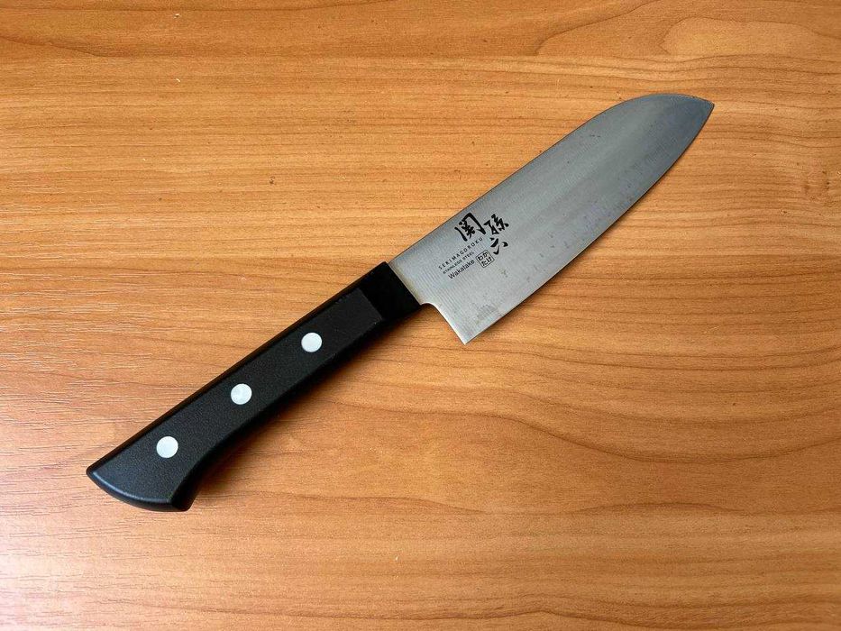 Кухонный японский нож Сантоку KAI Sekimagoroky Wakatake