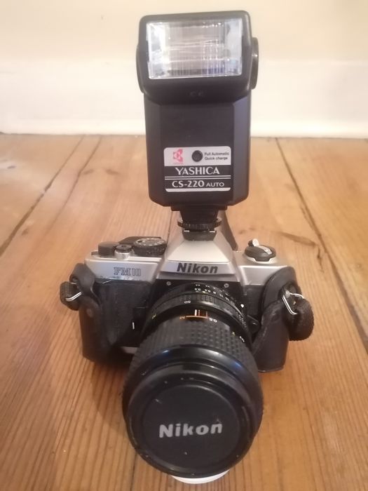 Nikon FM 10 com Flash Yashica C 220 auto