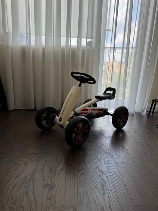 Веломобіль Berg Fiat 500, автомобіль для дитини з педалями