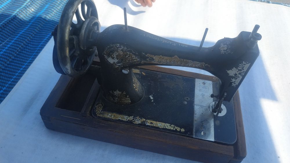 Машинка швейна Старинна Зінгер