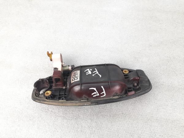 Puxador porta frente esquerda HYUNDAI Santa Fé I (SM)