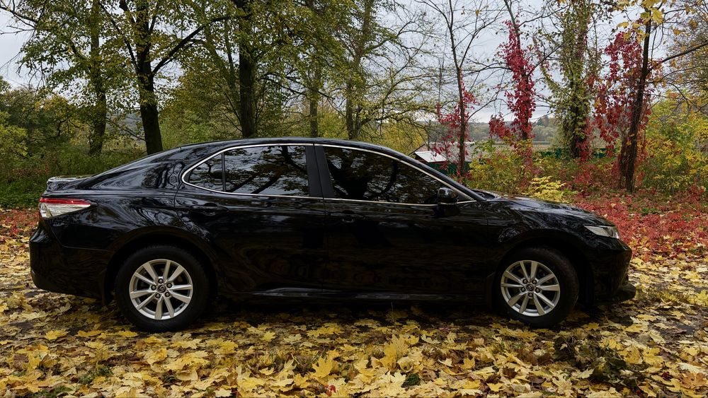 Toyota Camry 70 офіційна