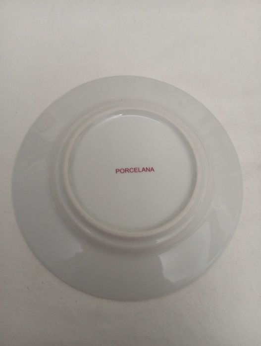 Prato de sobremesa em porcelana