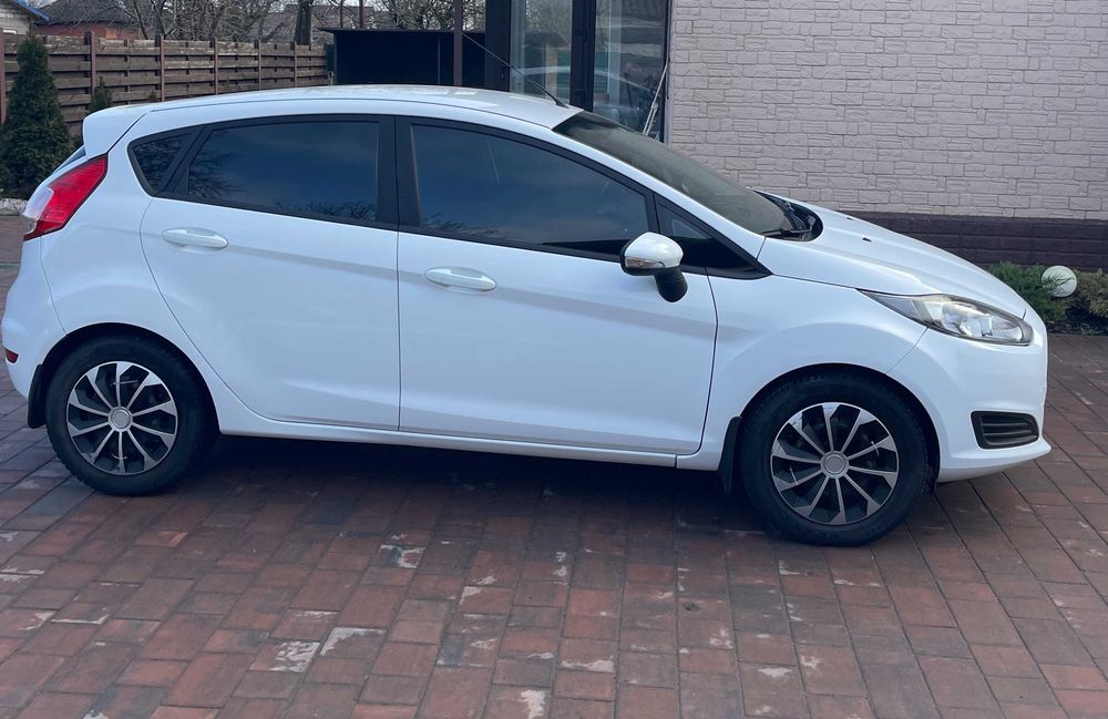 Автомобіль Ford Fieasta