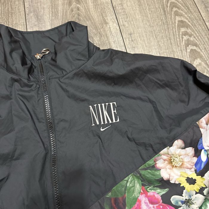nike жіноча вітровка оригінал