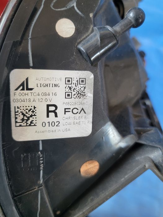 Chrysler Pacifica 16-24 lampa tył tylna prawa lewa w błotnik LED