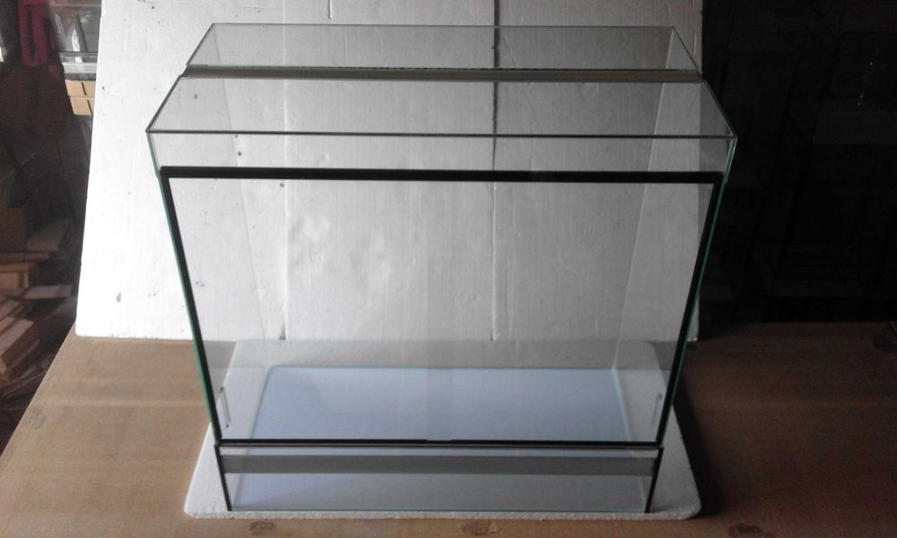 Terrarium 80x40x80H. Producent.