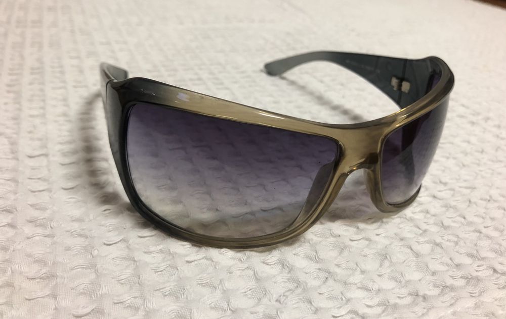 Óculos de sol novos, marca Mandarina Duck
