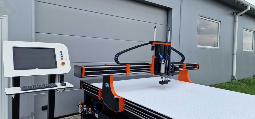 Ploter frezująco-tnący CNC BlackMillCut – frezowanie + cięcie