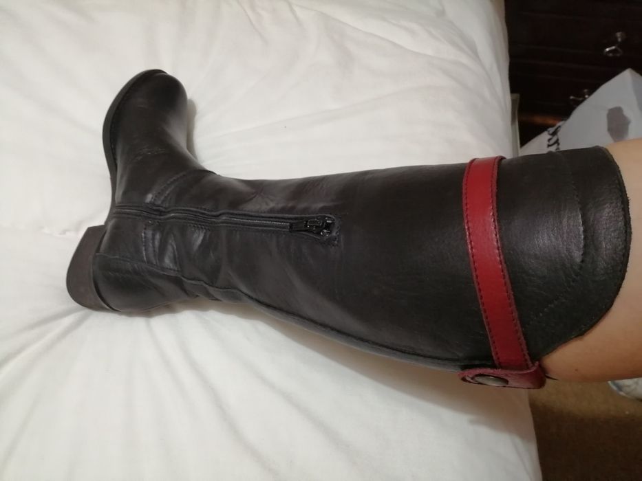 Botas tipo equitação em pele