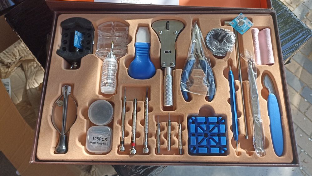 Набір інструментів для ремонту годинників і чогось іншого