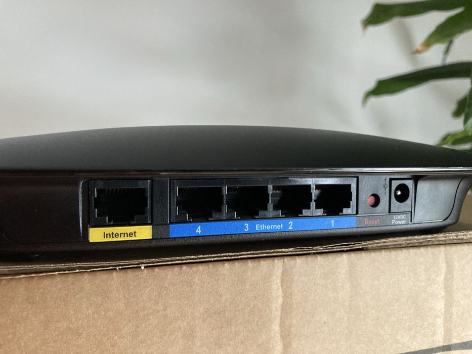 Cisco Linksys WRT120N Wireless Router64752328877570123