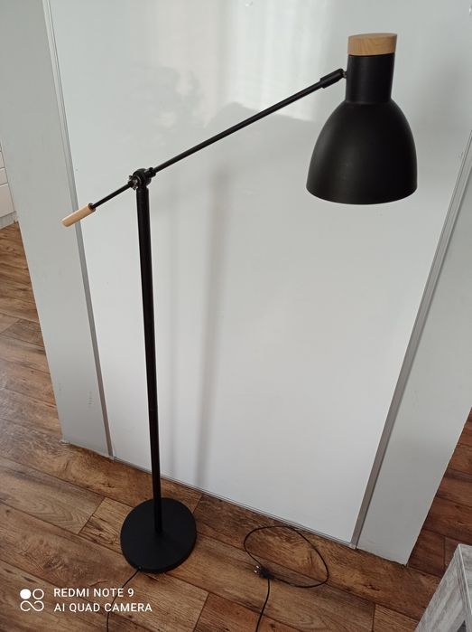 Lampa stojąca firmy VOX.