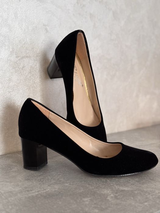 Каблуки зі справжньої замши 39 розмір